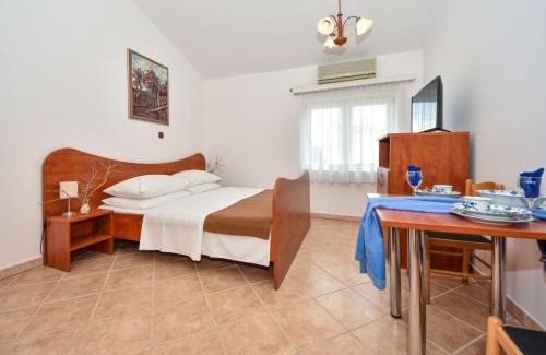 Cesarica Apartamento | Apartment Delfin-11 by Interhome