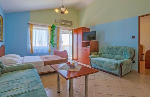 Cesarica Apartamento | Apartment Delfin-6 by Interhome