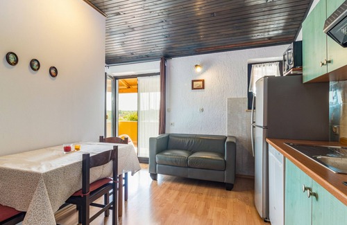 Zbandaj Apartamento | Apartamento Dika by Interhome