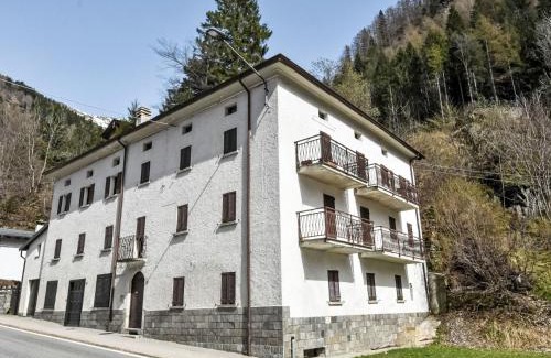 Campodolcino Apartamento | Apartment Don Romeo Mountain Flat by Interhome