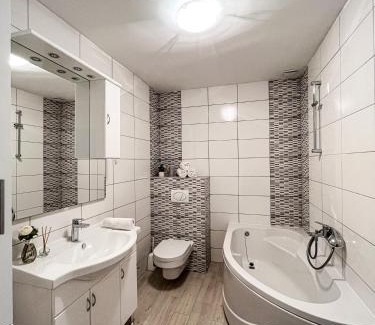 Canton 10 Apartamento | Apartment Doris
