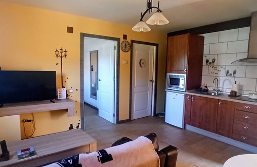 Ábalos Apartamento | Apartamento 'El Guardaviñas Periquita' con vistas a la montaña, terraza compartida y Wi-Fi