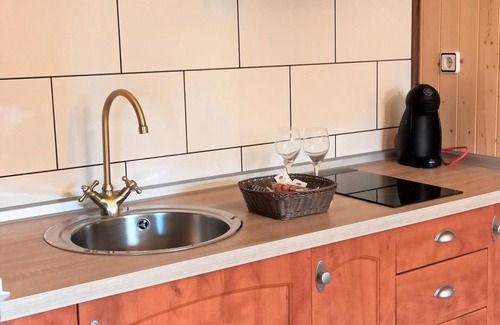 Ábalos Apartamento | Apartamento 'El Guardaviñas Periquita' con vistas a la montaña, terraza compartida y Wi-Fi