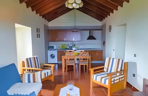Mocanal Casa | Apartment El Peral in 'Casa Rural Los Perales' with Sea Views, Shared Terrace and Wi-Fi