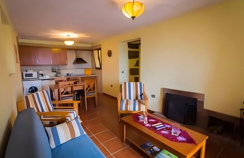 Mocanal Casa | Apartment El Peral in 'Casa Rural Los Perales' with Sea Views, Shared Terrace and Wi-Fi