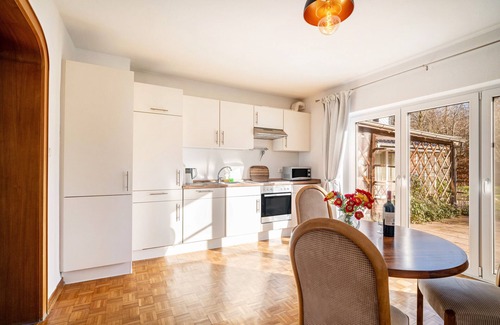 Brunsbuttel Apartamento | Apartamento 'Elbe' con terraza privada, jardín compartido y Wi-Fi