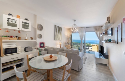 Tazacorte Apartamento | Apartamento 'Elegante' con vistas al mar, balcón y Wi-Fi