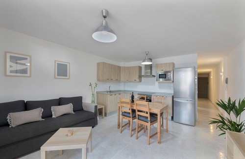 Puerto Naos Apartamento | Apartamento 'Costa Azul' con vistas al mar, terraza privada y Wi-Fi