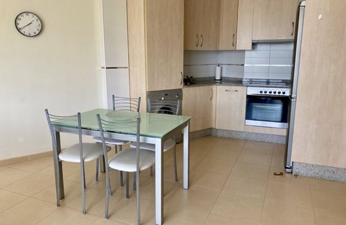 Porto de Espasante Apartamento | Apartment with ocean views and community pool, just a 3 min walk to the beach!
