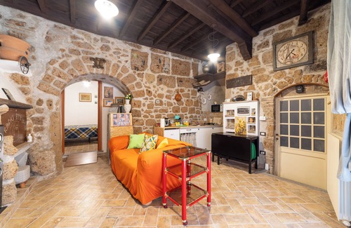 Sutri Apartamento | APARTMENT ETRUSCAN EXPERIENCES IN THE VILLAGE OF SUTRI