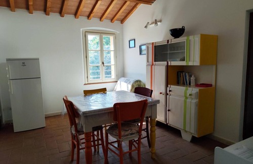Donoratico Apartamento | Apartamento 'Evelina' con Jardín Compartido y Wi-Fi