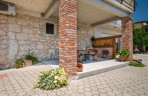 Pobri Apartamento | Apartment Evići by Interhome