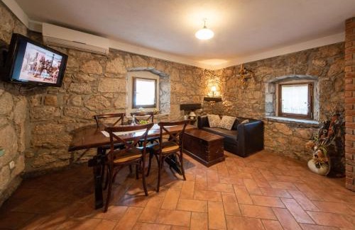 Pobri Apartamento | Apartment Evići by Interhome