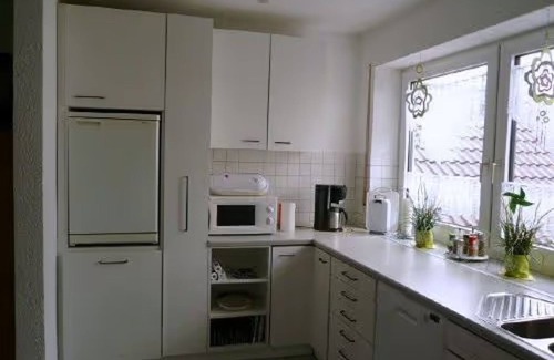 Ichenhausen Apartamento | Apartamento 'Ferienwohnung Irmgard' con balcón y Wi-Fi