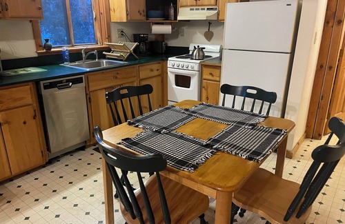Carrabassett Valley Apartamento | Apartment for rent in Sugarloaf. Great location for hiking, biking