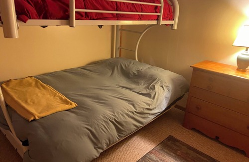 Carrabassett Valley Apartamento | Apartment for rent in Sugarloaf. Great location for hiking, biking