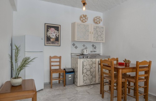 Kalymnos Town Apartamento | Apartamento 'Family Room No 2' con vistas a la montaña, Wi-Fi y aire acondicionado
