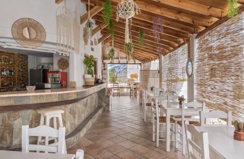 Kalymnos Town Apartamento | Apartamento 'Family Room No 2' con vistas a la montaña, Wi-Fi y aire acondicionado