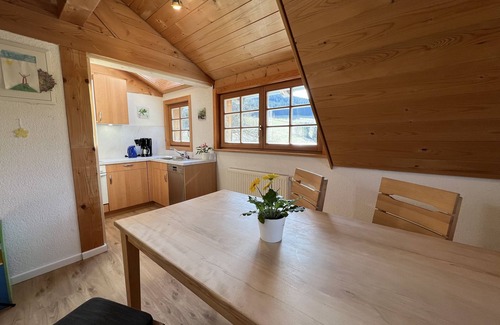 Titisee-Neustadt Apartamento | Apartamento 'Ferienwohnung Sternschnuppe, 90 Qm' con vistas a la montaña, jardín compartido y balcón