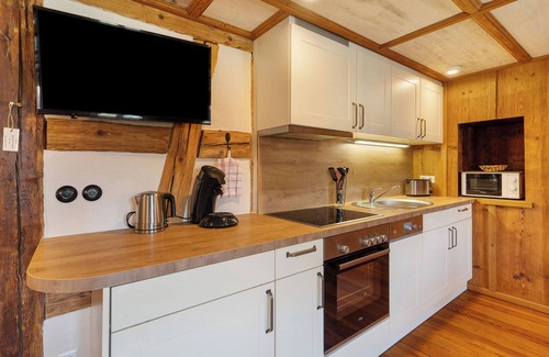Alpirsbach Apartamento | Apartamento 'Ferienwohnung Im Denkmal 2' con terraza privada y Wi-Fi