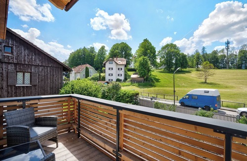 Bad Toelz Apartamento | Apartamento 'Ferienwohnung Kalvarienberg' con vistas a la montaña, balcón y Wi-Fi