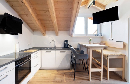 Bad Toelz Apartamento | Apartamento 'Ferienwohnung Wendelsteinblick' con vistas a la montaña, balcón y Wi-Fi