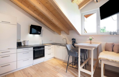 Bad Toelz Apartamento | Apartamento 'Ferienwohnung Wendelsteinblick' con vistas a la montaña, balcón y Wi-Fi