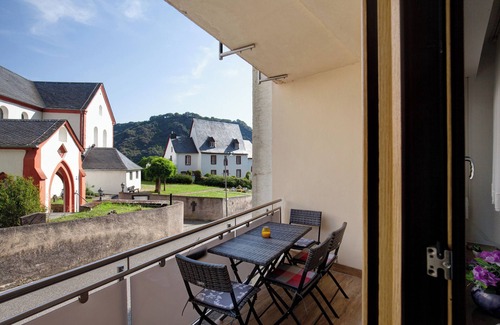 Hirzenach Apartamento | Apartamento 'Ferienwohnung Moni' con balcón y Wi-Fi