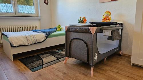 Wanheim-Angerhausen Apartamento | Apartment Ferienwohnung Mali Duisburg Süd voll möbliert Urig near Autobahn Ubahn