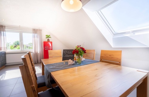 Durbach Apartamento | Apartamento 'Ferienwohnung Weitblick' con vistas a la montaña, balcón y Wi-Fi