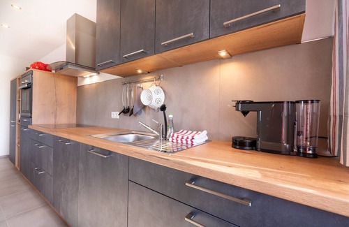 Durbach Apartamento | Apartamento 'Ferienwohnung Weitblick' con vistas a la montaña, balcón y Wi-Fi