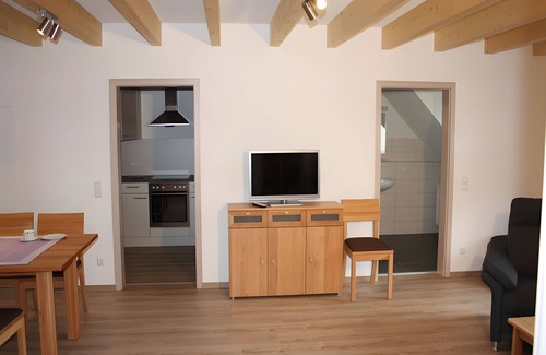 Neuried Apartamento | Apartment 'Ferienwohnung Schwarzwaldblick' with Shared Garden, Balcony and Wi-Fi