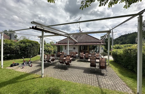 Falkenstein Apartamento | Apartamento 'Fewo Mit Terrasse - Gerne Mit Hunde' con vistas a la montaña, terraza privada y Wi-Fi