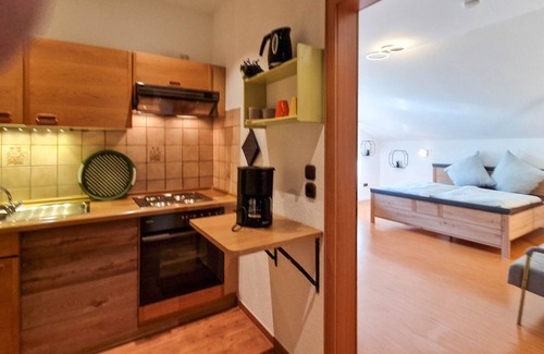 Obernhausen Apartamento | Apartamento 'Fewo Zuckerfeld' con terraza compartida y Wi-Fi
