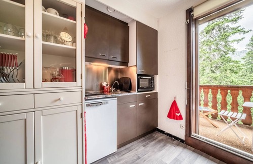Mieussy Apartamento | Apartamento 'Fleury' con vistas a la montaña y balcón