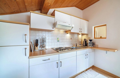 San Leonardo in Passiria Apartamento | Apartment "Flieder" with Mountain View, Pool, Wi-Fi, Balcony & Garden