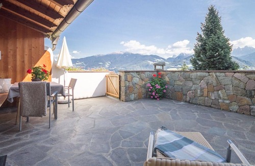 Feldthurns Apartamento | Apartamento para 2-4 personas con una gran terraza y sauna, así como una estufa de azulejos.