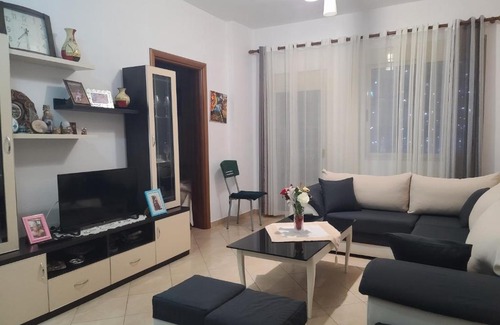 Shkembi i Kavajes Apartamento | Apartment for Rent Khlo-Em
