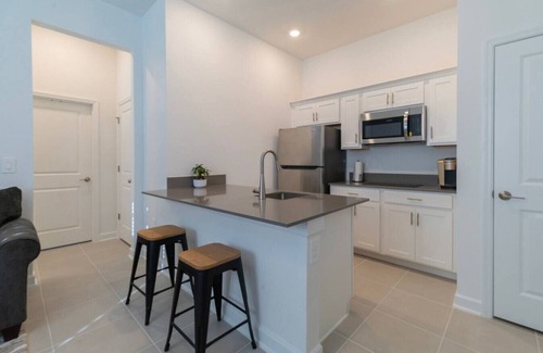 Winter Garden Apartamento | Apartment for travel workers/desk & full kitchen