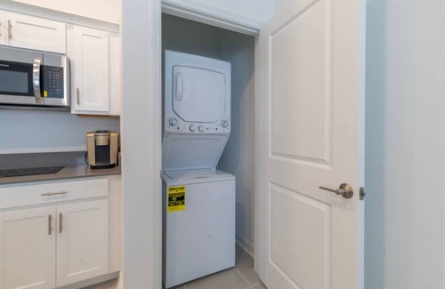 Winter Garden Apartamento | Apartment for travel workers/desk & full kitchen