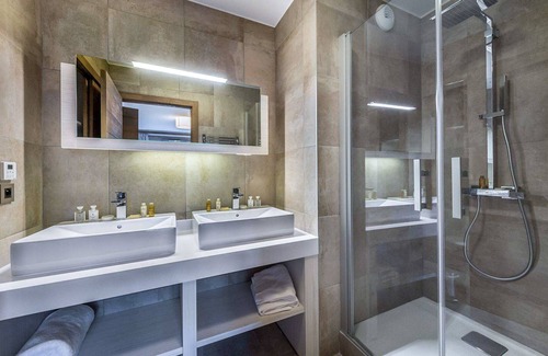 Courchevel Villa | Apartment Moufles - Three Bedroom Villa, Sleeps 6