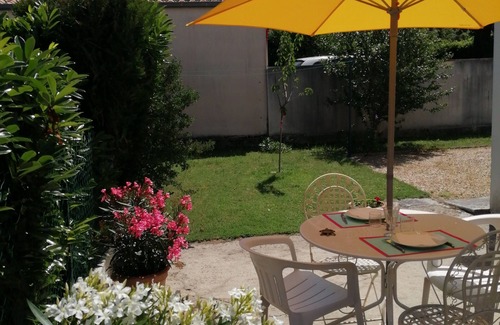 Saint-Georges-de-Didonne Villa | Apartment in a villa with garden, beaches 800m away