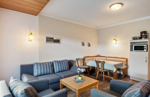 Oberhenneborn Apartamento | Apartamento 'Fuchsbau, 30qm' con vistas a la montaña, terraza privada y Wi-Fi
