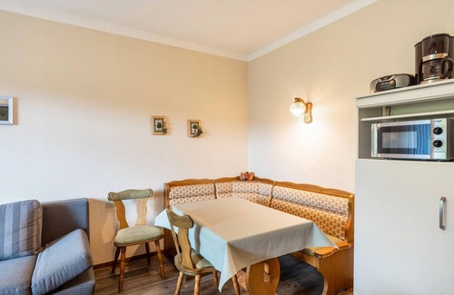 Oberhenneborn Apartamento | Apartamento 'Fuchsbau, 30qm' con vistas a la montaña, terraza privada y Wi-Fi