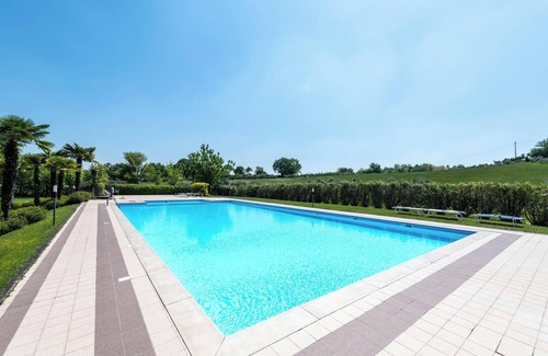 Lonato del Garda Apartamento | Apartamento 'Garda Paradise Casa de campo' con piscina, jardín y Wi-Fi