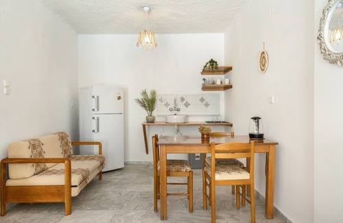 Kalymnos Town Apartamento | Apartamento 'Garden View No 1' con vistas a la montaña, Wi-Fi y aire acondicionado