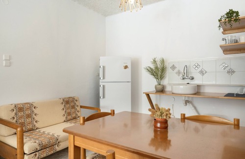 Kalymnos Town Apartamento | Apartamento 'Garden View No 1' con vistas a la montaña, Wi-Fi y aire acondicionado