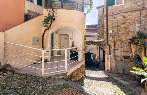 Castellaro Apartamento | Apartment Gartenwohnung by Interhome