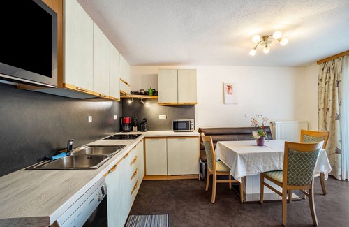 Brennero Apartamento | Apartamento 'Gartnerhof Glücksklee' con vistas a la montaña, jardín compartido y Wi-Fi