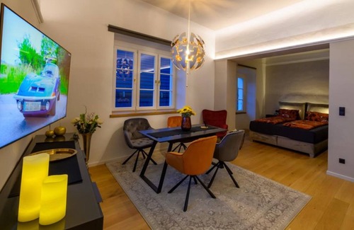 Gmuend in Kaernten Apartamento | Apartamento "Gasthof Alte Post - Top 2 Super 6" con vistas a la montaña y Wi-Fi